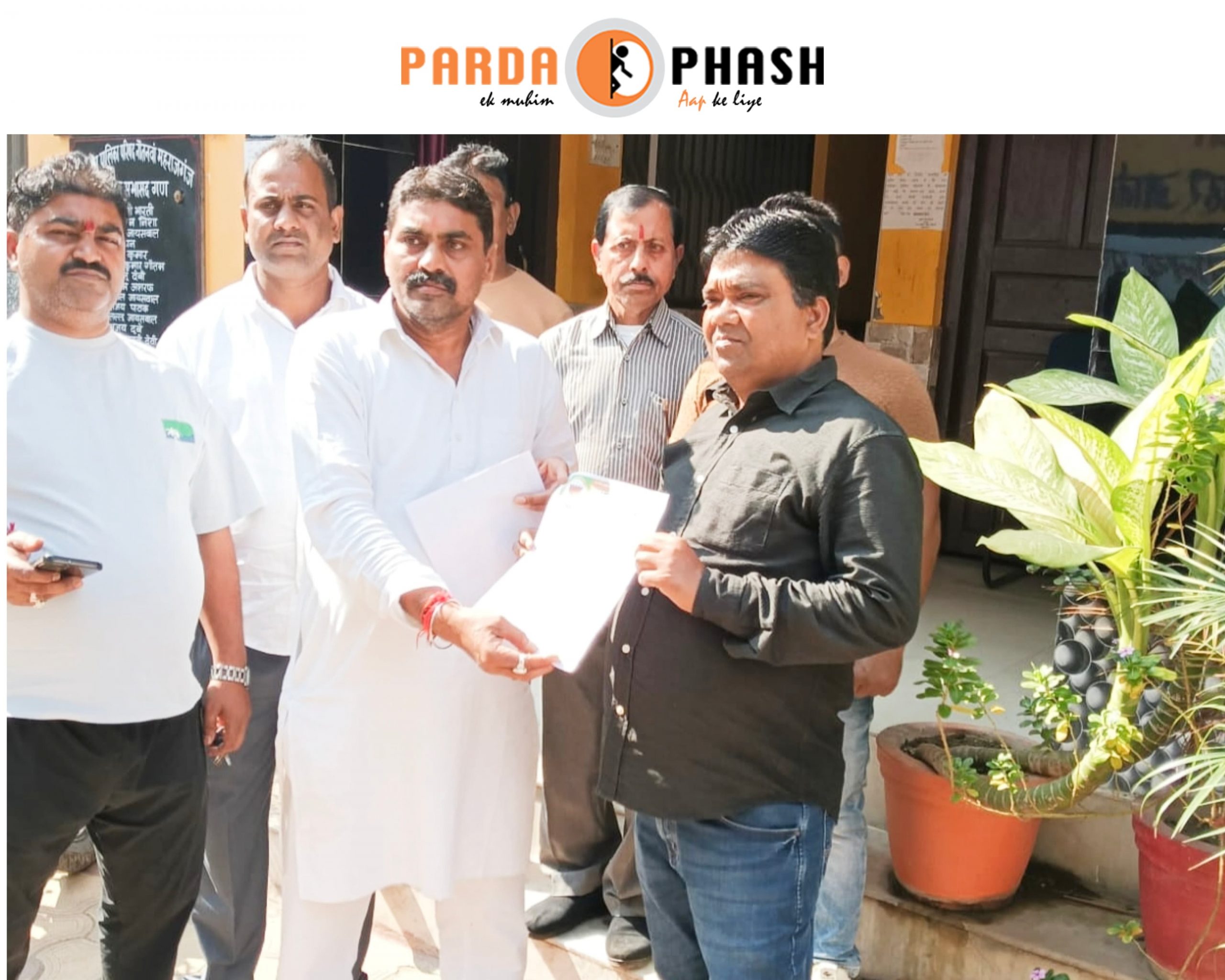 फर्जी वोटरों पर सख्ती की मांग—जितेंद्र जायसवाल ने नगर पालिका को थमाया ज्ञापन