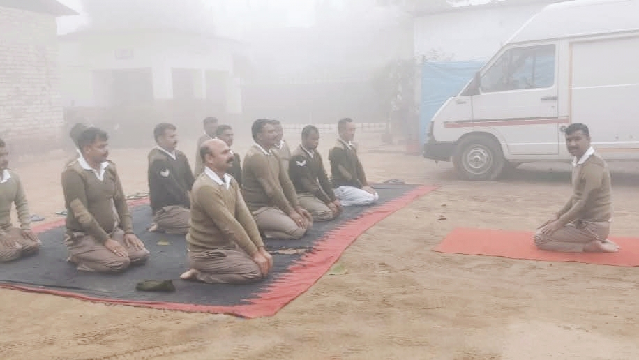 जवानों को योगाभ्यास के माध्यम से स्वस्थ और निरोग जीवन के लिए किया जागरूक