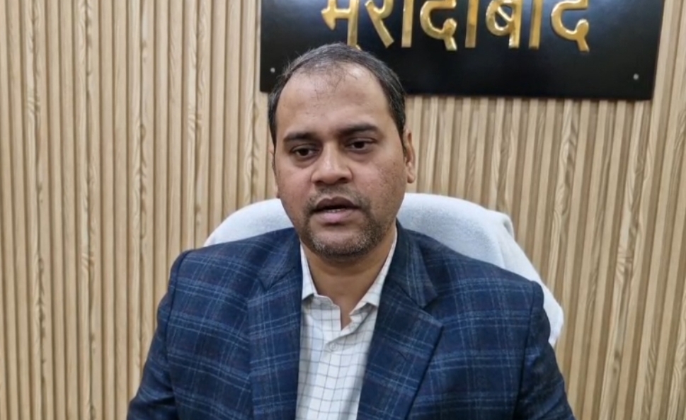 मृतक BLO का कार्य बहुत अच्छा था, SIR का मामला सामने आ रहा है, हम सभी पहलुओं पर जाँच कर रहे :- डीएम अनुज कुमार सिंह