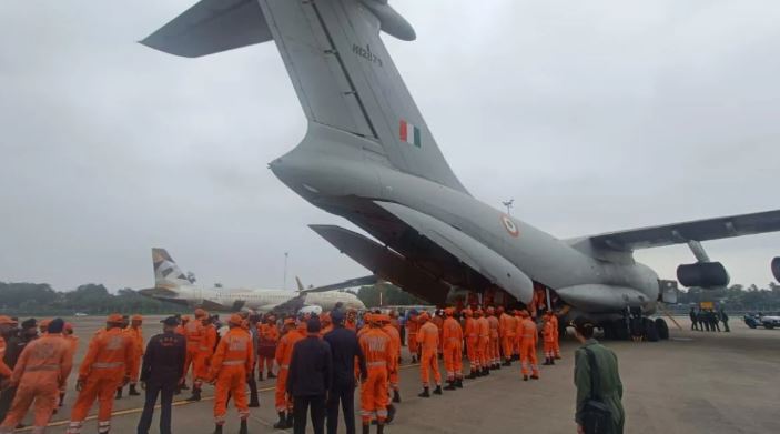 India sends relief material to Sri Lanka : भारत ने श्रीलंका को भेजी राहत सामग्री की दूसरी खेप,'दितवाह' तूफान ने मचाई तबाही