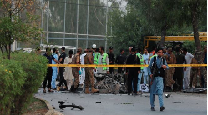 Pakistan Suicide Attack : पेशावर में अर्धसैनिक बल के मुख्यालय पर आत्मघाती हमले में तीन जवानों की मौत, सुरक्षाबलों ने इलाके को घेरा