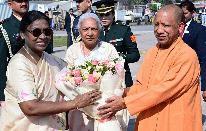ब्रह्मकुमारीज के ‘विश्व एकता और भरोसे के लिए ध्यान’ कार्यक्रम में लखनऊ पहुंचीं राष्ट्रपति द्रौपदी मुर्मू , सीएम योगी और राज्यपाल ने किया स्वागत