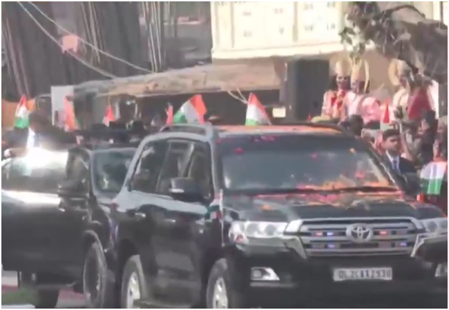 Ram Mandir Dhwajarohan Live: पीएम नरेंद्र मोदी पहुंचे अयोध्या, यहां लाइव देखें- श्रीराम मंदिर ध्वजारोहण समारोह