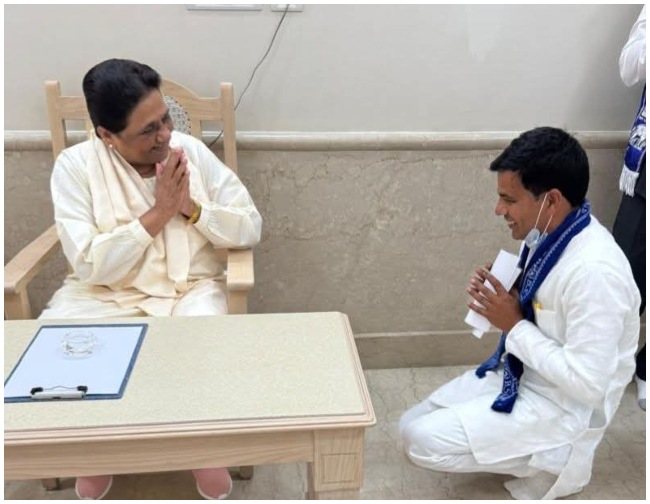 बिहार में बीएसपी के इकलौते विधायक सतीश यादव ने मायावती से की मुलाकात