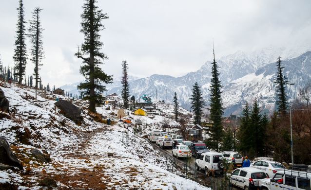 Tourist Destination : गुलाबा और चैल में टूरिस्ट बर्फबारी का लुत्फ पूरा उठाते हैं , पर्यटकों के बीच लोकप्रिय है