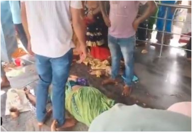 Venkateswara Swamy Temple Stampede : आंध्र प्रदेश के श्रीकाकुलम के काशीबुग्गा वेंकटेश्वर स्वामी मंदिर में भगदड़, कई श्रद्धालुओं की मौत