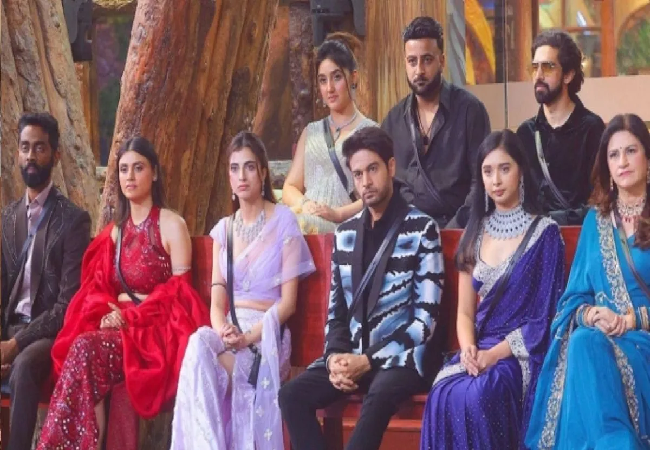 Bigg Boss 19: इन दो कंटेस्टेंट के गले में लटकी Eviction की तलवार, कौन होगा घर से बाहर?