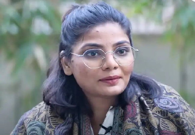 जानें क्यों नेहा सिंह राठौर को तलाश रही यूपी पुलिस , नोटिस का भी नहीं दे रहीं जवाब