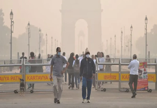 दिल्ली-NCR नहीं कम हो रहा Air Pollution , AQI पहुंचा 560 के पार, सांस लेना भी हुआ मुश्किल