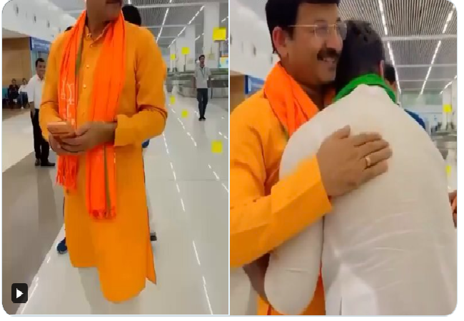 Video : खेसारी ने मनोज तिवारी के छूए पैर और दोनों लगे गले ,चुनावी बयानबाजी के बीच दिखा भोजपुरी स्टार्स का अनोखा प्यार