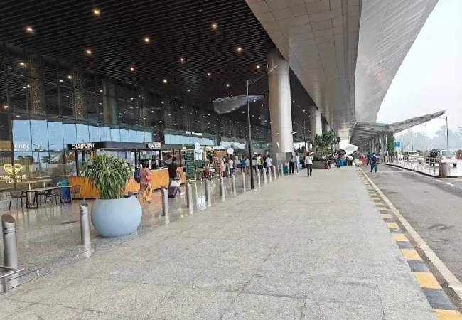 यात्रियों की कमी से Air India Express ने रोकी लखनऊ-बैंकॉक उड़ान, थाई एयर एशिया को मिली बढ़त