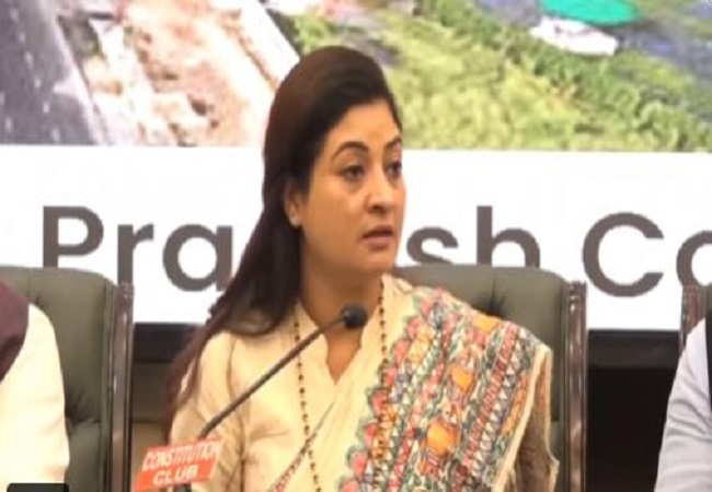 दिल्ली स्वर्ग से नरक बनने की ओर बढ़ रही है और हम मूकदर्शक बनकर नहीं देख सकते: अलका लांबा