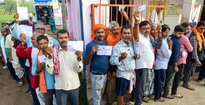 Bihar Election Voting: बिहार में शाम 5 बजे तक टूटा वोटिंग का रिकॉर्ड, अब तक 60.18 फीसदी मतदान