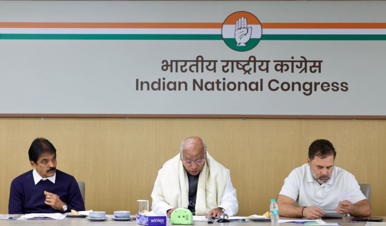 हमारा दृढ़ विश्वास है कि भाजपा वोट चोरी के लिए एसआईआर प्रक्रिया को हथियार बनाने की कोशिश कर रही: खरगे