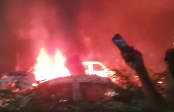 दिल्ली में लाल किला मेट्रो स्टेशन गेट नंबर एक के पास कार में तेज धमाके के बाद लगी आग, 8 लोगों के मौत की खबर