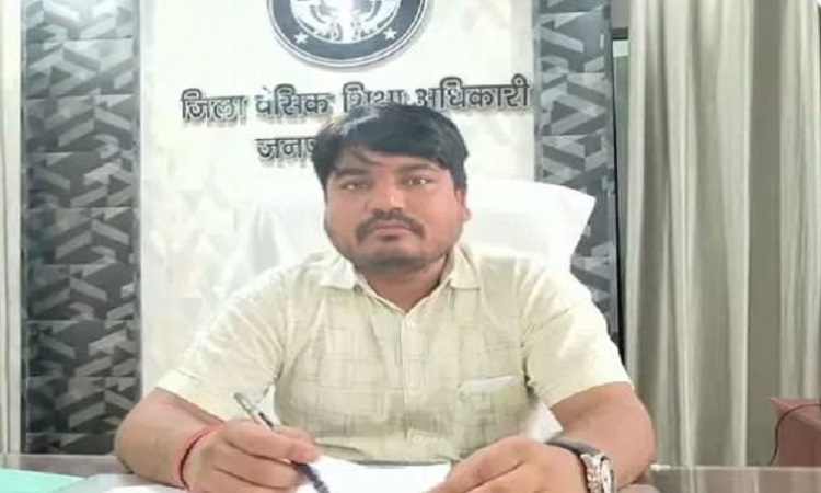 फर्नीचर सप्लाई में 2.25 करोड़ के कमीशन मांगने में फंसे गोंडा के बीएसए, 30 लाख ​एडवांस भी वसूले