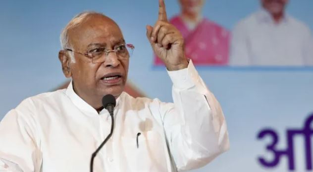 आज राष्ट्रवाद के स्वयंभू संरक्षक होने का दावा करने वाले कभी अपनी शाखाओं में वंदे मातरम् या जन गण मन नहीं गाया…RSS-BJP पर खरगे का निशाना