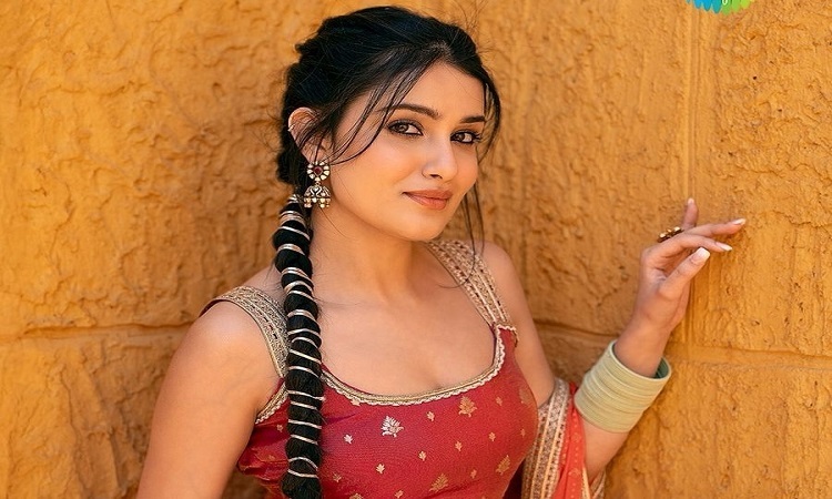 प्रगति नागपाल का ‘इशारे’ म्यूज़िक फैंस के होश उड़ाने को तैयार, 20 की उम्र में रचा इतिहास, नया सिंगल बना “ड्रीम प्रोजेक्ट”