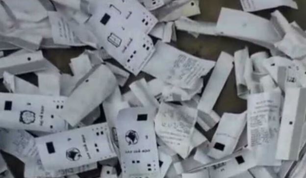 Bihar Elections 2025: समस्तीपुर में VVPAT पर्चियां कूड़े में मिलीं, FIR दर्ज होने के बाद जांच के आदेश