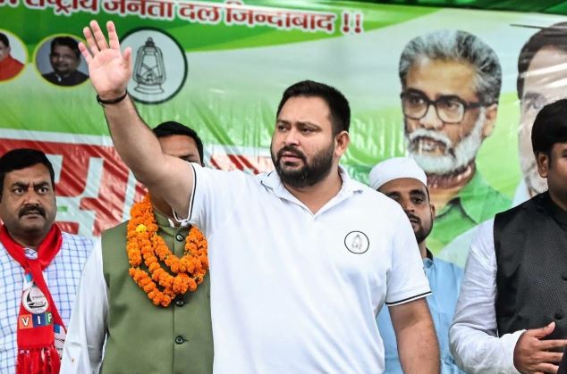 VIDEO: तेजस्वी यादव ने पीएम नरेंद्र मोदी पर साधा निशाना, कहा- प्रधानमंत्री आरक्षण के मुद्दे पर नहीं कर रहे है बात