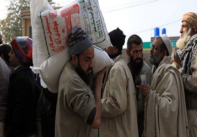 पंजाब से पाकिस्तान गेहूं जाना हुआ बंद, दो सप्ताह में दोगुनी हुई आटे की कीमत, रोटी के लिए मोहताज हो रहे है लोग