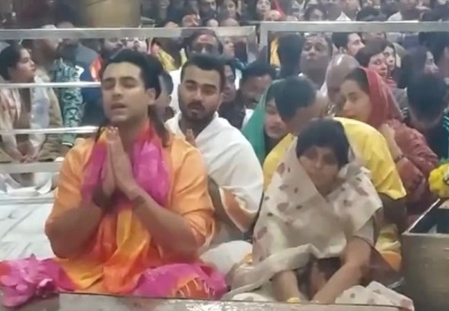 जुबिन नौटियाल ने महाकालेश्वर मंदिर के भस्म आरती में हुए शामिल, भक्ति की एनर्जी में डूबे हुए दिखे सिंगर