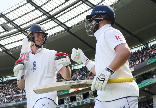 Ashes Test: इंग्लैंड ने बॉक्सिंग डे टेस्ट जीतकर रचा इतिहास, 14 साल बाद ऑस्ट्रेलिया में जीता टेस्ट