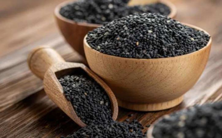 Black sesame seeds :  काले तिल से हड्डियां और मांसपेशियां होंगी मजबूत , जानें सेवन का तरीका