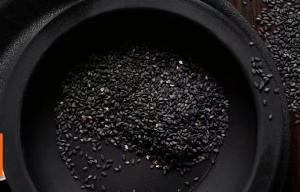 Black sesame: काला तिल हड्डियों को करता है मजबूत, जानें सेवन के फायदे