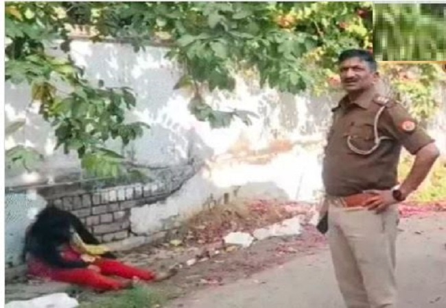 गोमतीनगर सड़क किनारे बैठाया मिला महिला का शव, घंटों तक नहीं हटी तो पहुंची पुलिस