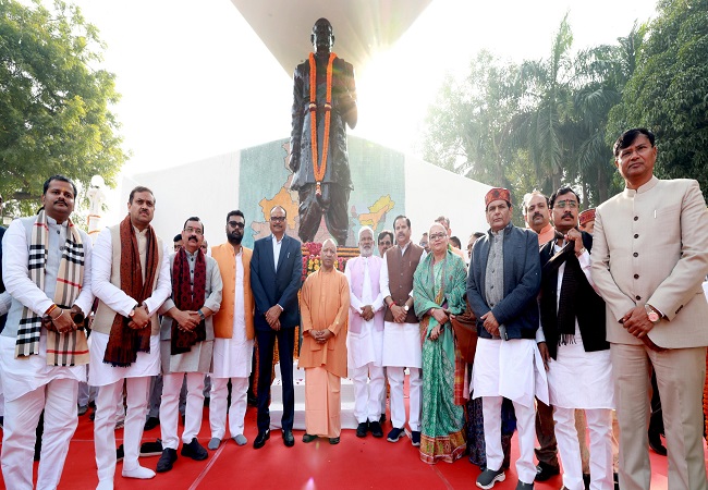वर्तमान भारत के शिल्पी के रूप में सदैव लौहपुरुष सरदार वल्लभ भाई पटेल का स्मरण करेगा देश : सीएम योगी