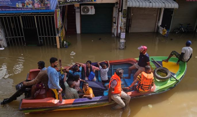 Sri Lanka Ditwah Cyclone : श्रीलंका में दित्वाह तूफान के कहर से 330 से ज्यादा लोगों की मौत, भारत की मदद से बचाव अभियान जारी