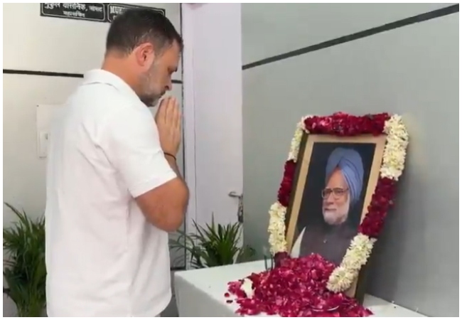 'डॉ. मनमोहन सिंह की विनम्रता, कर्मठता और ईमानदारी सदैव प्रेरणादायी रहेगी...' राहुल गांधी ने पूर्व PM की पुण्यतिथि पर अर्पित की पुष्पांजलि