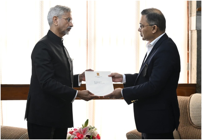 बांग्लादेश पहुंचे विदेश मंत्री एस जयशंकर; तारिक रहमान को सौंपा PM मोदी का पर्सनल लेटर