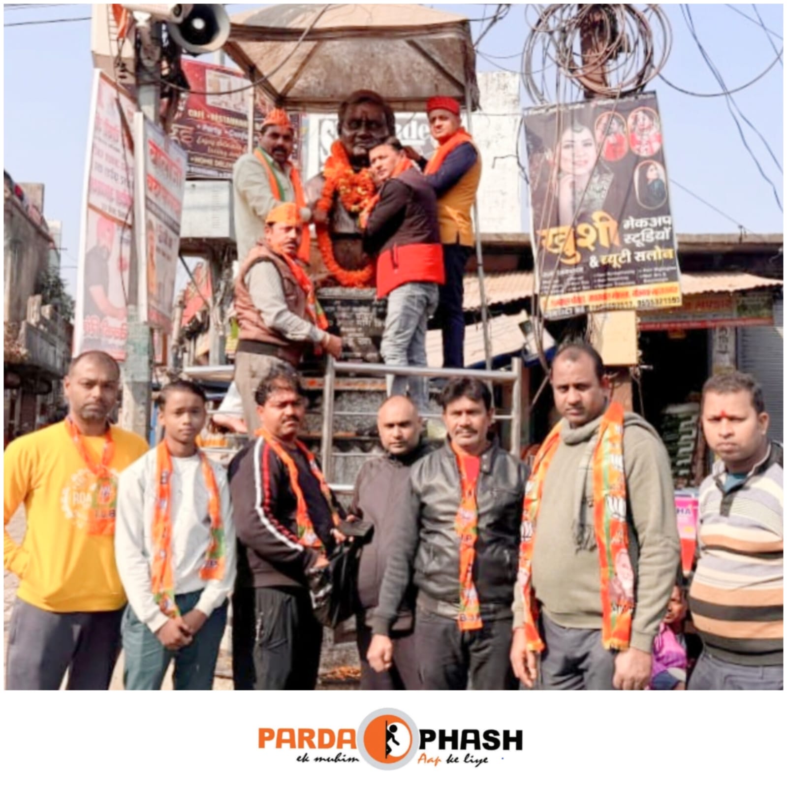 नौतनवा में अटल जी की जयंती पर उमड़ी श्रद्धा, भाजपा कार्यकर्ताओं ने अटल चौक पर किया माल्यार्पण