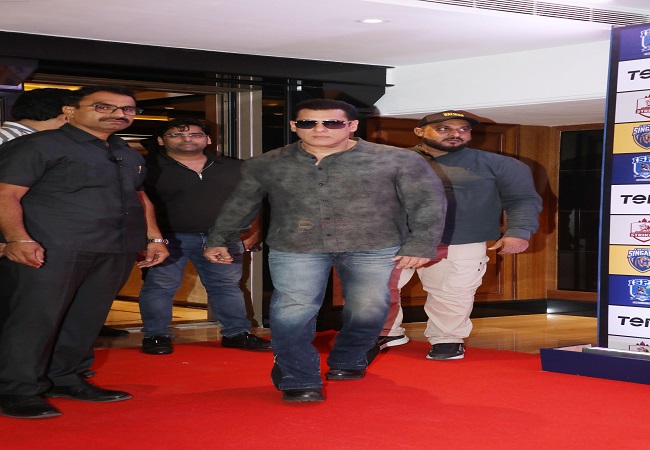 Indian Street Premier League: के तीसरे सीजन के ऑक्शन में शामिल हुए सलमान खान और अक्षय कुमार, सचिन तेंदुलकर भी रहे मौजूद