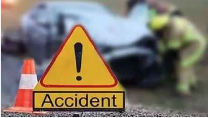 Kaushambi Accident : कौशाम्बी में बाइक पर सवार चार युवकों में से तीन की मौत, एक की हालत नाजुक