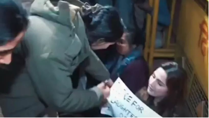 कुलदीप सिंह सेंगर मामले में बेटी ऐश्वर्या सेंगर ने किया पोस्ट- 'ऐ झूठ तुम्हारे हो गए हैं कितने लंबे पैर, है सच की इज्जत…'