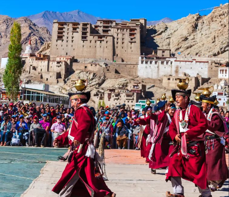 Ladakh Losar Festival :  न्यू ईयर पर घूमें लद्दाख, लोसर फेस्टिवल इंजॉय की कर लें प्लानिंग​
