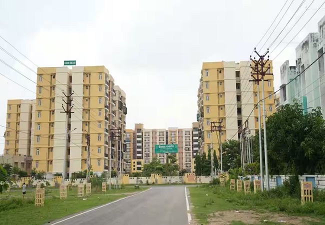 Lucknow Affordable Housing: लखनऊ के इन पॉश इलाकों में किफायती 2 BHK, 3 BHK की है भरमार,जानें कैसे करें अप्लाई?