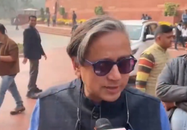 'क्रिकेट प्रेमियों को धोखा न दें...' BCCI को थरूर की सलाह- कोहरे के मौसम में उत्तर भारत में कोई मैच न रखे