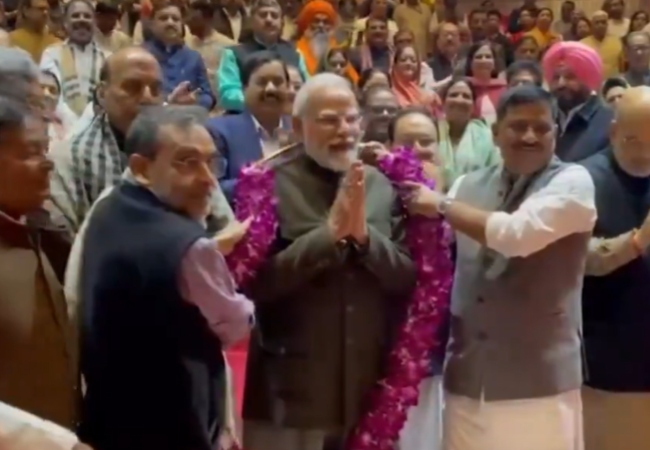 चुनाव सुधारों पर चर्चा से पहले NDA पार्लियामेंट्री पार्टी की मीटिंग, सांसदों ने PM मोदी को बिहार में जीत की दी बधाई