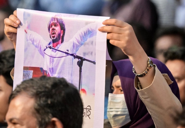 उस्मान हादी के भाई शरीफ ने मोहम्मद युनूस को दी खुली धमकी, कहा- अगर सरकार नहीं मानी और जरूरत पड़ी तो...