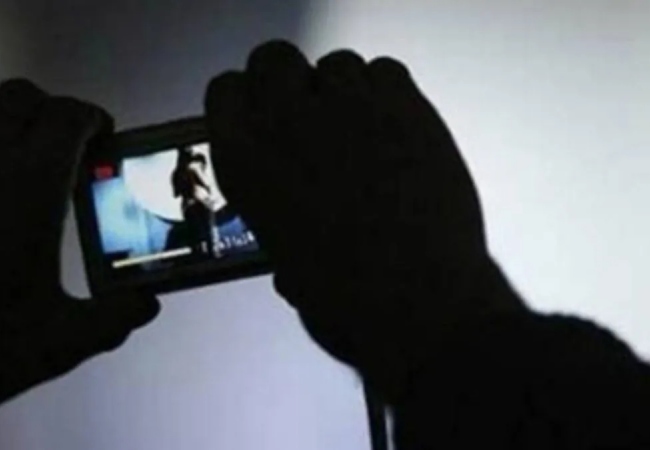 Porn देखने वाले करोड़ो यूजर्स का सेंसिटिव डेटा हुआ चोरी, हैकरों ने लीक करने की दी धमकी