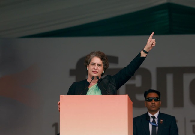 Vote Chor Gaddi Chhod Rally : प्रियंका गांधी , बोलीं- जनता चुनाव आयुक्तों के नाम याद रखेगी, जो देश के साथ कर रहे हैं गद्दारी Vote Chor Gaddi Chhod Rally : प्रियंका गांधी , बोलीं- जनता चुनाव आयुक्तों के नाम याद रखेगी, जो देश के साथ कर रहे हैं गद्दारी