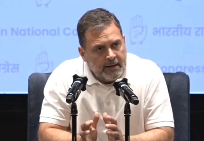 ‘नरेंद्र मोदी जो भी करते हैं उसका फायदा चंद पूंजीपतियों को होता है…’ राहुल गांधी का VB-G RAM G पर बड़ा आरोप