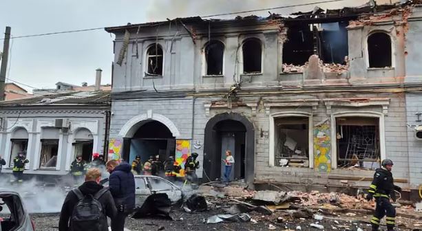 Russia-Ukraine war : ड्रोन और मिसाइलों से दहला यूक्रेन, यूक्रेन पर रूस का ताबड़तोड़ हमला, बिजली घरों को बनाया निशाना