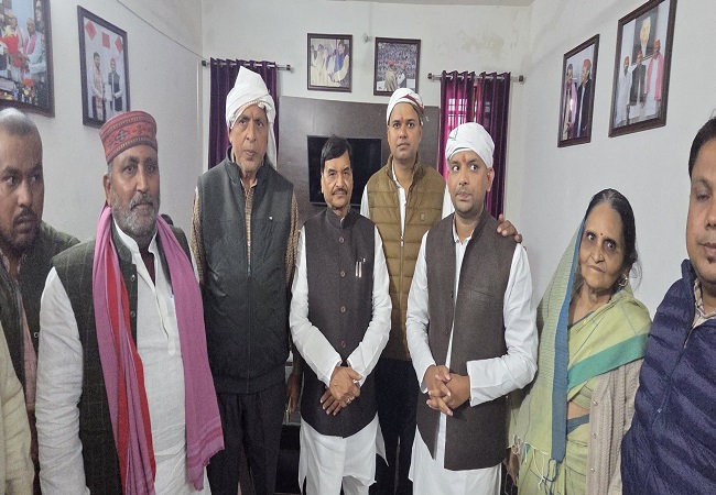 Ghosi Bypoll : घोसी उपचुनाव में शिवपाल सिंह ने उम्मीदवार के नाम का किया ऐलान, जानें पार्टी ने किस पर जताया भरोसा