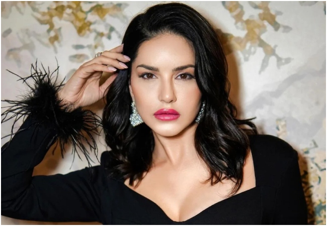 New Year 2026: मथुरा में सनी लियोनी का न्यू ईयर इवेंट कैंसिल, साधु-संतों ने किया था विरोध