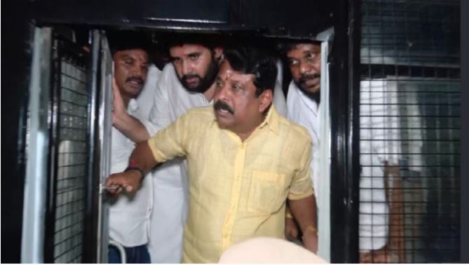 भाजपा प्रदेश अध्यक्ष समेत 112 के खिलाफ FIR दर्ज, पहाड़ी पर दीप जलाने के लिए जबरन कर रहे थे चढ़ाई